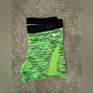 Women’s NIKE PRO dri-fit active shorts